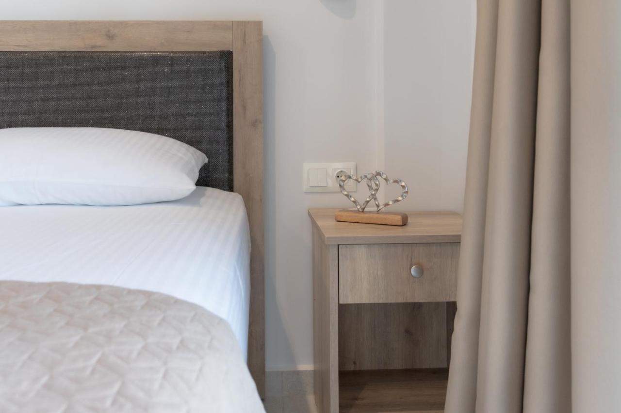 Sunshine Rooms And Suites Vrasná Extérieur photo