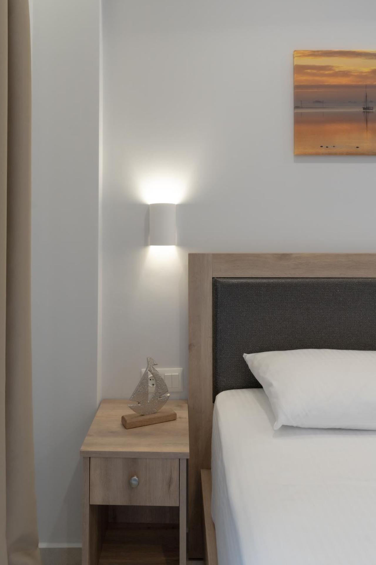 Sunshine Rooms And Suites Vrasná Extérieur photo