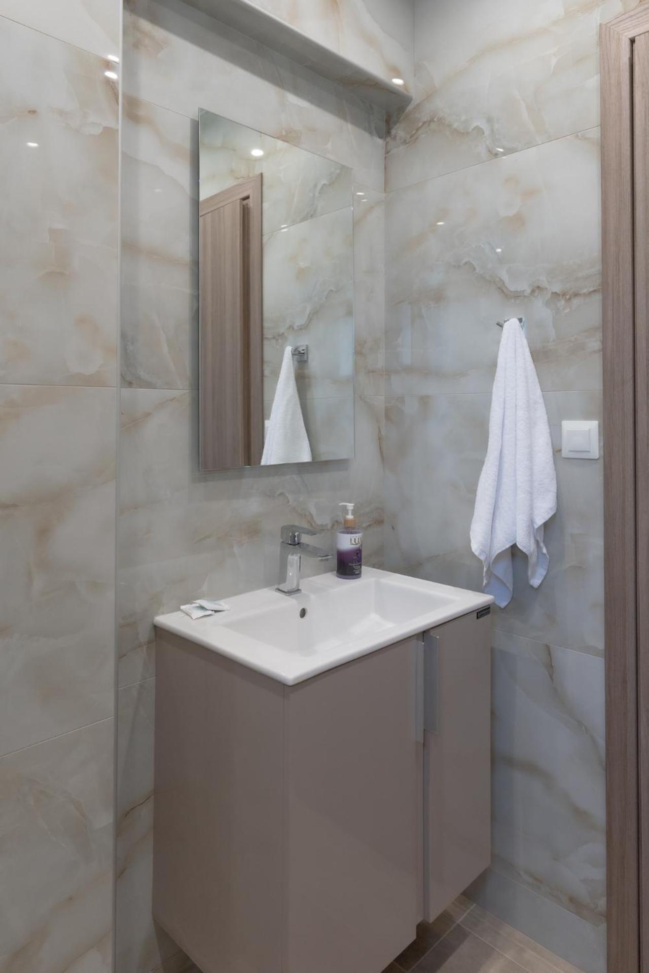 Sunshine Rooms And Suites Vrasná Extérieur photo